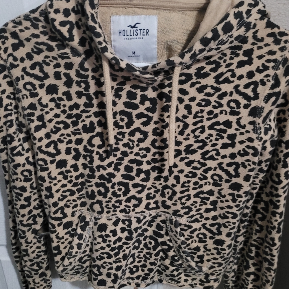 Hollister top hoodies size M